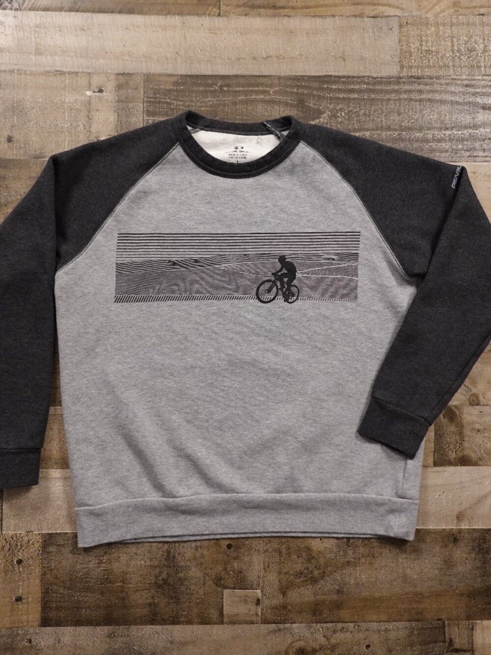 Pearl Izumi Cycling Sweatshirt Men’s Large Gray Black Fleece Bike Graphic